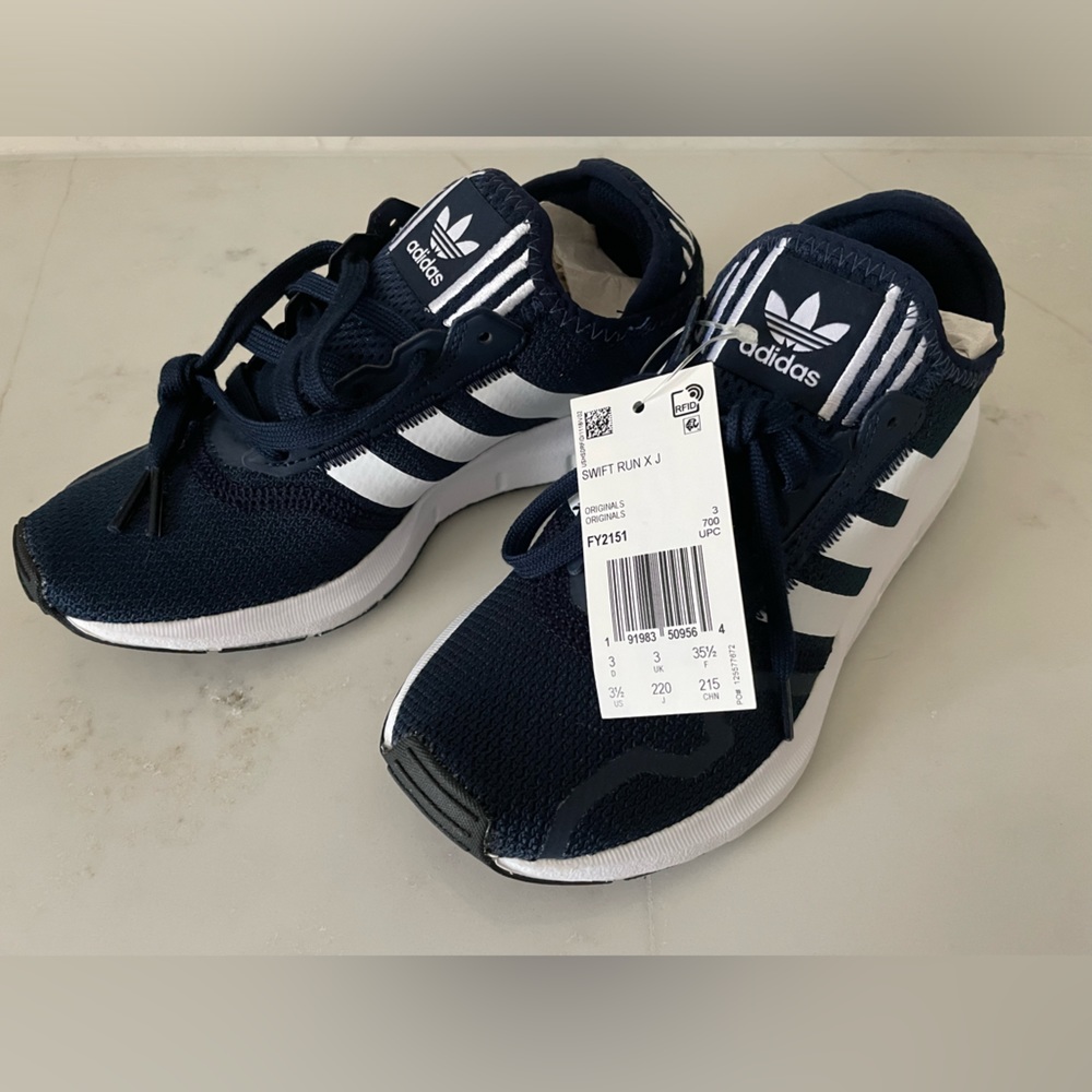 Boy’s Adidas Swift Run - size 3-1/2